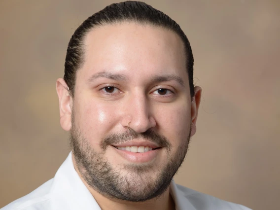  Alexander Urzua, MD