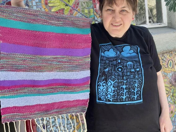 artist showing artwork