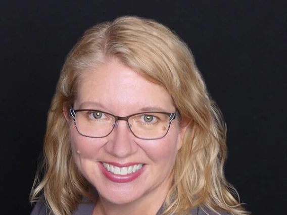 Robin Lang headshot