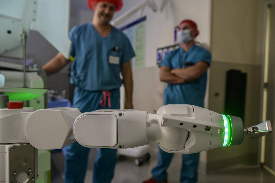 Neurosurgery tech