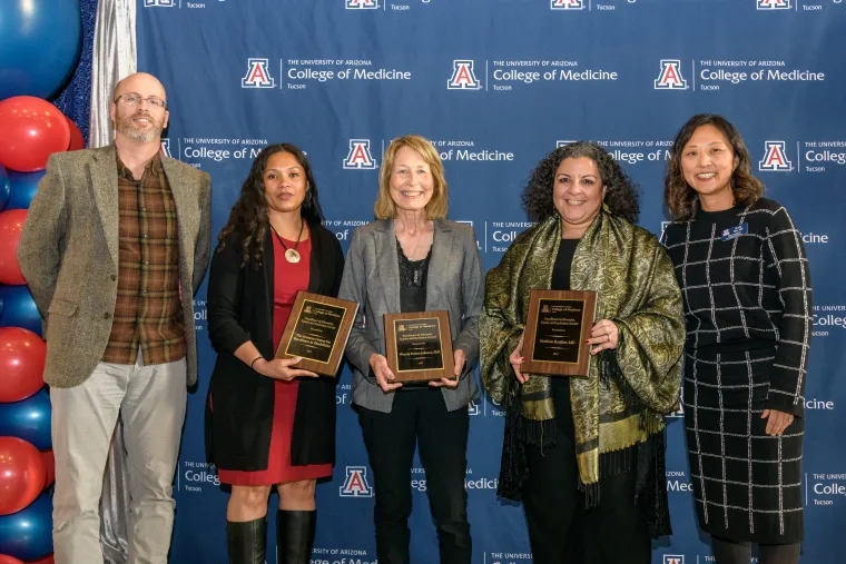 01_excellence_-_dei_-_202206792_com_faculty_awards-062
