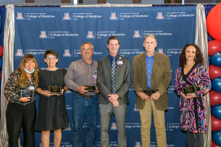 10_-_teaching_-_outstanding_-_202206792_com_faculty_awards-176