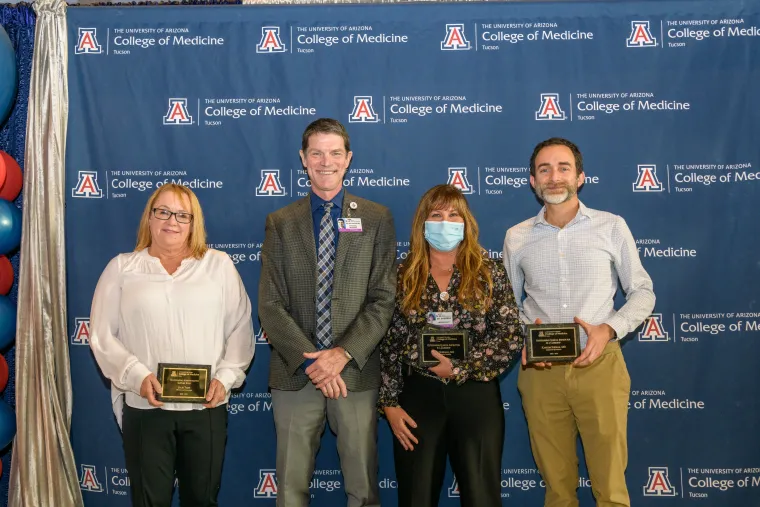 12_-_teaching_-_outstanding_clerkship_-_202206792_com_faculty_awards-216