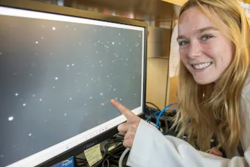 Remi Bliss, physiology & medical sciences undergraduate, shows how exosomes are visualized on a computer monitor
